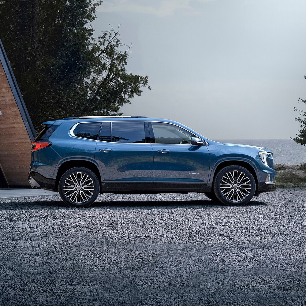 GMC Acadia 2026, camioneta para 7 pasajeros con renovado diseño exterior y pantalla de infoentretenimiento de 15 pulgadas